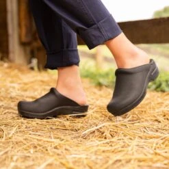 Dansko Sonja Black Oiled -Footwear Outlet Store HeritagePDPSonjaBlackOiled2 6e1c1bab 60f6 422a 8fd4 545a14b459d0