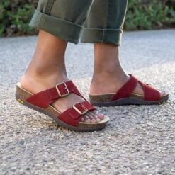 Dansko Dayna Cinnabar Suede -Footwear Outlet Store S23 PDP Dulce Dayna Cinnabar OnFoot 2400x2400 1